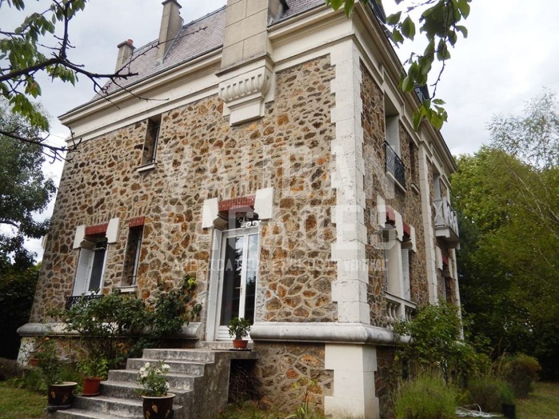 Rénovation des façades d’un hôtel particulier à la Mansart 1910 en pierre Meulière avant