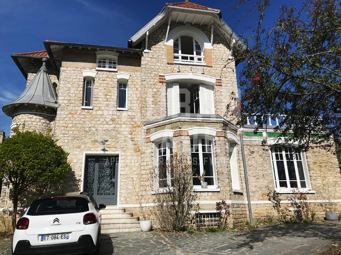 Ravalement de façade d'un hôtel particulier à Neuilly-Plaisance - Après les travaux