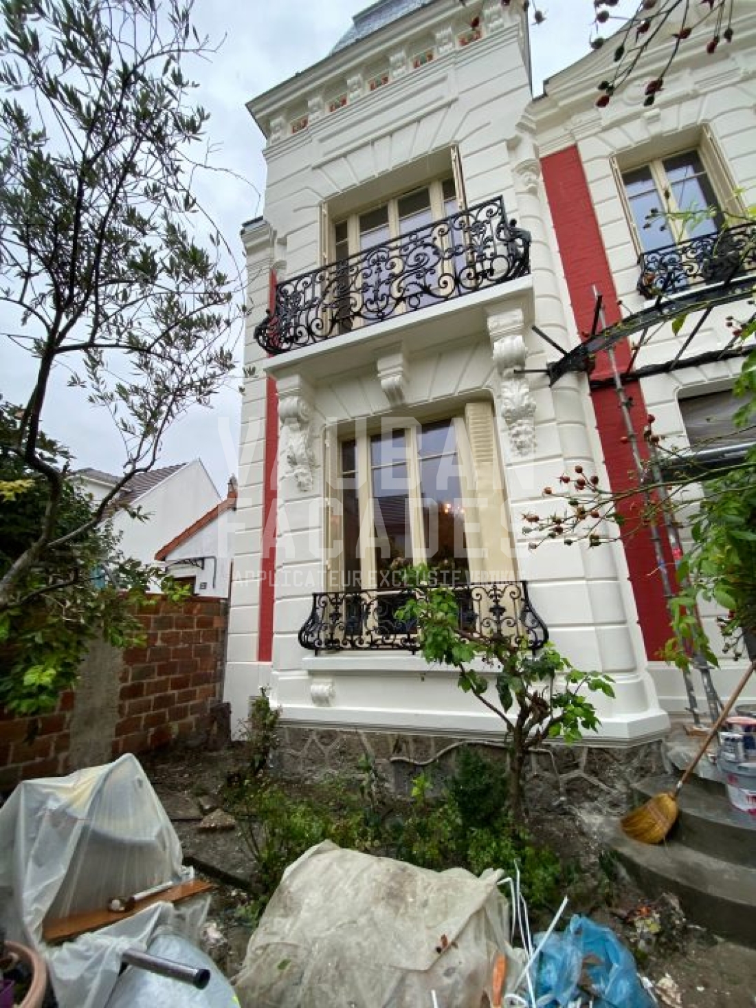 Peintures façades d'une maison à Rosny-sous-Bois, 93064, Seine-Saint-Denis