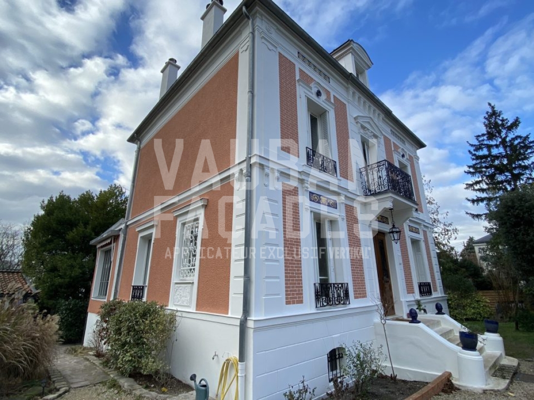 Maison avec façade en brique et détails ornementaux Vauban Façades