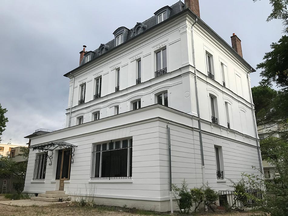 Rénovation de façade d'un hôtel particulier à Neuilly-Plaisance, après les travaux de ravalement