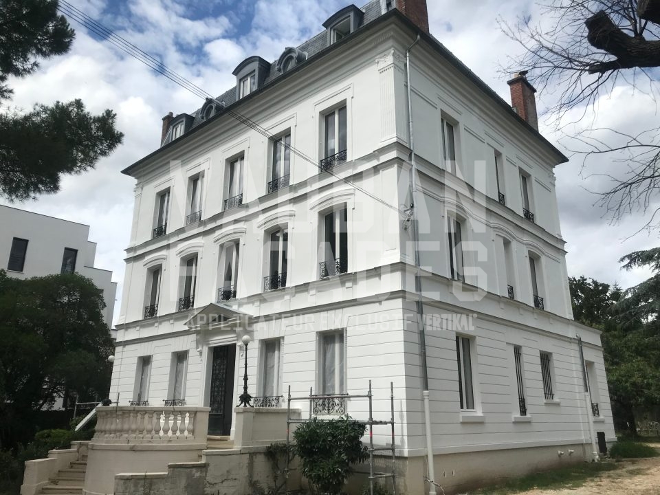 Peintures façades  d'une maison à Le Raincy, 93340, Seine-Saint-Denis